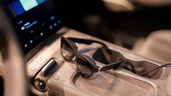 抢跑AI眼镜新赛道开元棋牌app车企(图3)